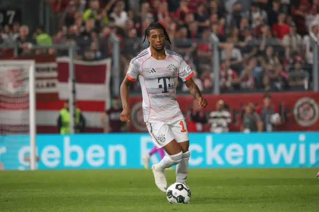 Mystinen outolintu hurmaa Bayernissa – joukkuetoverilta yllättävä paljastus