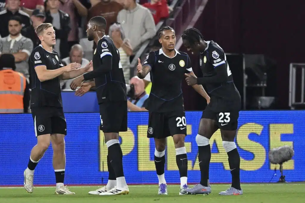 Chelsea kilpailee Ligue 1:n superlupauksesta – Barca-tähden jatko tapetilla