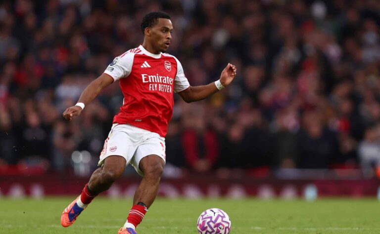 Valioliigan paras laitapuolustaja? – tylyä kuittailua Liverpoolille