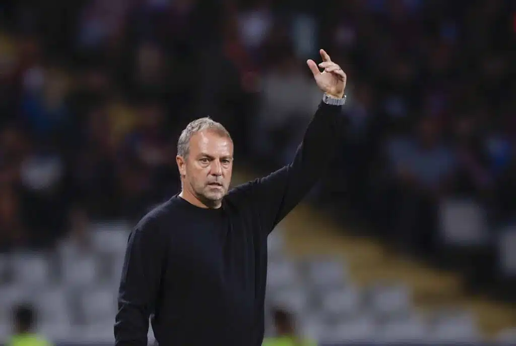 Hansi Flick tulilinjalla – yksi seikka nousi esiin Barcelonan tappiossa