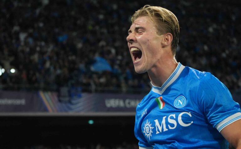 Napoli ei odota enää – Manchester United teki kantansa selväksi