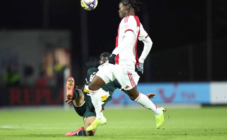 Manchester United nousi yllättäen kärkeen – jätit käyvät armotonta vääntöä hiomattomasta timantista