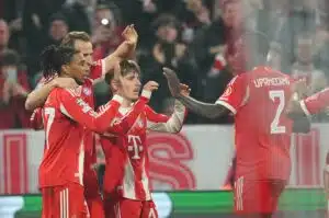 Seurapomo varoittaa – Upamecanon tulevaisuus Bayernin paidassa uhattuna