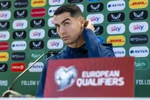 Näkökulma: Cristiano Ronaldon taistelu tuulimyllyjä vastaan – miljonäärin lakko on balladi kaiken turhuudesta