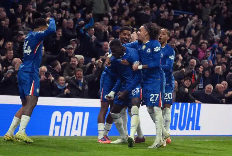 Chelsea johtaa kilpaa – Arsenal ja Liverpool mukana jahdissa