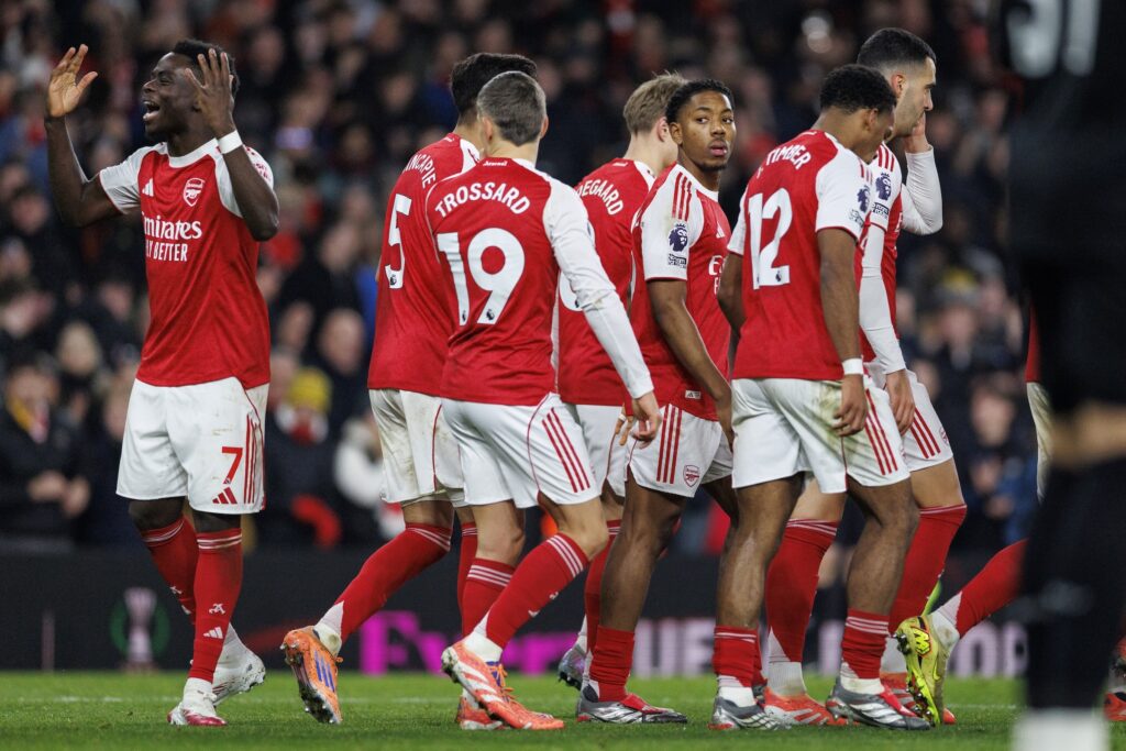 Arsenal ei odota kesään – märkä rätti Unitedille ja Liverpoolille?