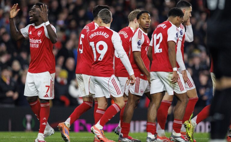 Arsenal ei odota kesään – märkä rätti Unitedille ja Liverpoolille?