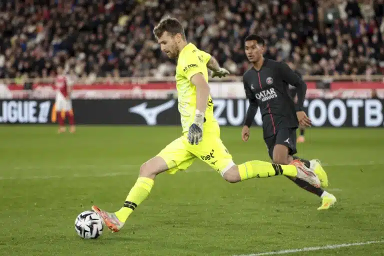 Lukas Hradecky sanoi Monacossa jotain, mitä moni ei uskaltanut ääneen lausua