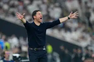 Vasta lähti – huippuvalmentaja jo matkalla uuteen jättitehtävään