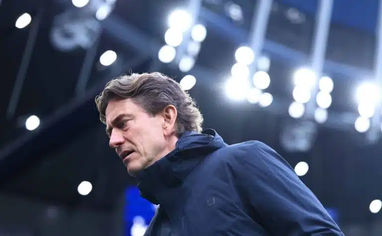 Vaaran merkki Spursille – fanien paine pakotti kovaan ratkaisuun