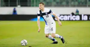 Veikkausliigassa jättimäinen kiinnitys – näin ex-Huuhkaja mullistaa joukkueen pelaamisen