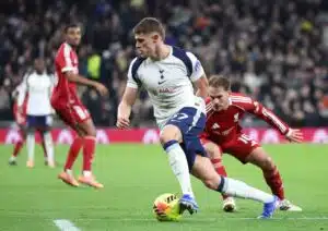 Tottenham ei myy – tässä syy, miksi puolustuksen kulmakivi pysyy paikoillaan