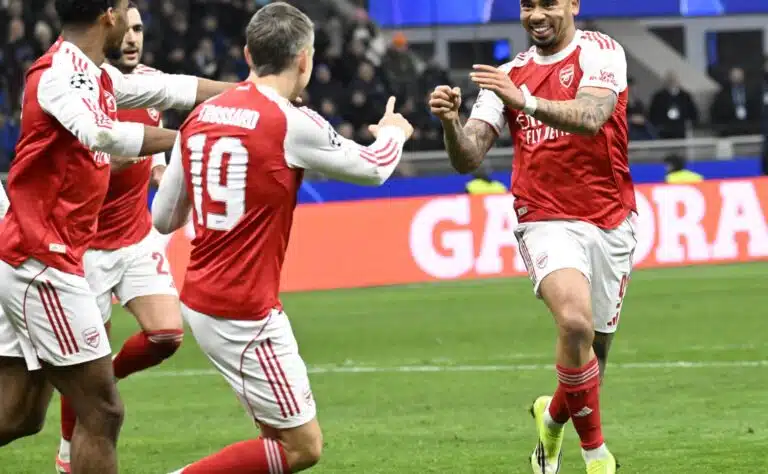 Jättipotti Arsenalille – Gary Neville repi Cityn esityksen osiin