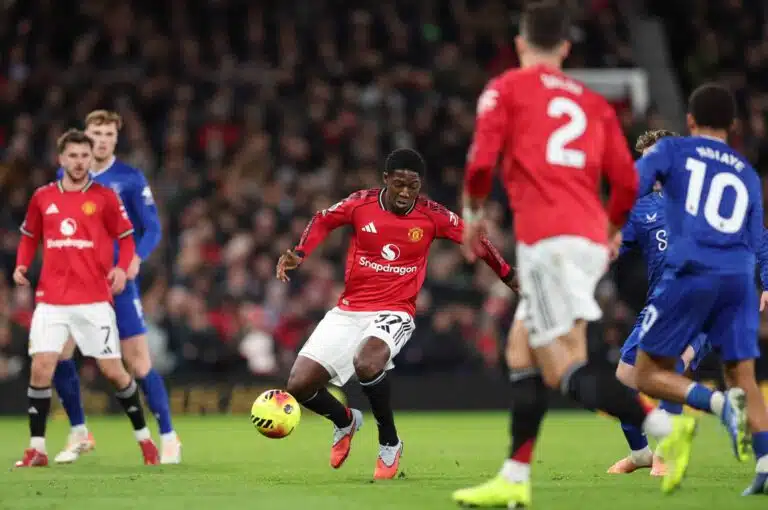 Yksi päätös sinetöi kohtalon – Neville latasi suorat sanat Manchester Unitedin floppiratkaisusta