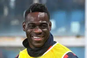 Mario Balotelli näki jotain poikkeavaa nuoressa fanissa – teki yllättävän päätöksen