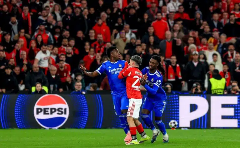 ”Apinaksi” kutsuttu Vinícius ratkaisi – Real uhkasi jättää kentän