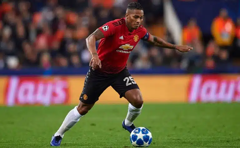 Lähti kotoa ilman kenkiä – ex-ManU-kapteeni päätyi paikkaan, josta harva edes uskaltaa unelmoida