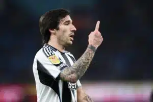 Valioliigan jättiseurat jäivät sivuun – tähtipelaaja teki valintansa