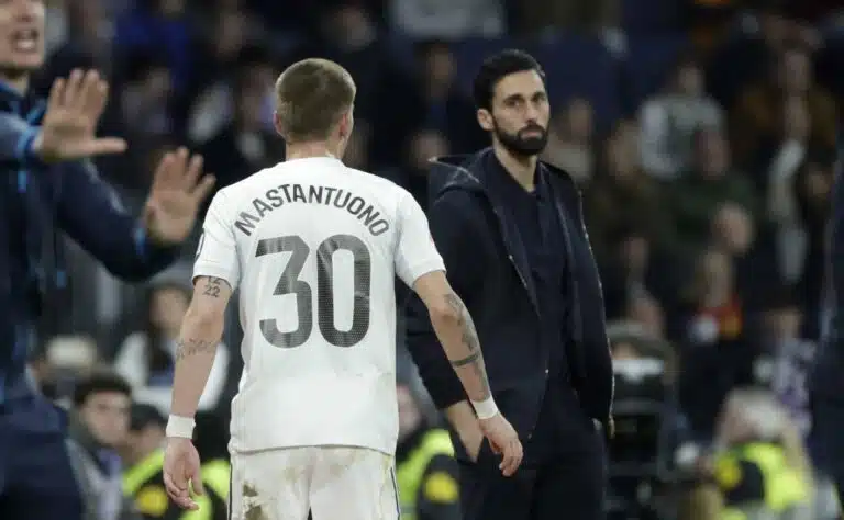 Real Madrid -valmentaja kiehui pelaajalleen – Los Blancosin pukukopissa roihuaa kriittisellä hetkellä