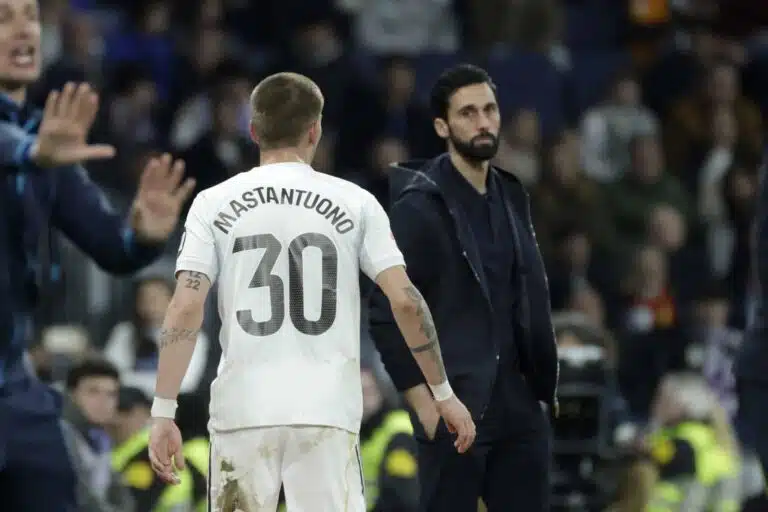Real Madrid -valmentaja kiehui pelaajalleen – Los Blancosin pukukopissa roihuaa kriittisellä hetkellä