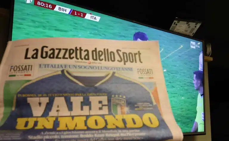 Fanit käänsivät selkänsä yhdessä yössä – kameraan tallentui jotain, mitä harvoin nähdään