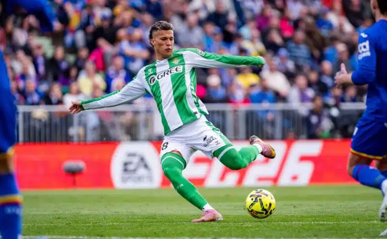 ItseDeossa? – huippujalkapalloilijan ympärillä kiertävä väite on jo karannut käsistä