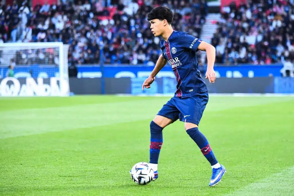 Kolme minuuttia riitti – Barcelonasta lähtenyt jättilupaus katoaa kuvasta