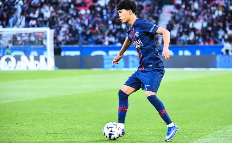 Kolme minuuttia riitti – Barcelonasta lähtenyt jättilupaus katoaa kuvasta