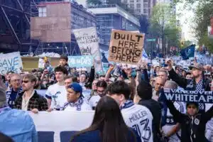 Menestys peittää kaiken alleen – Thomas Müllerin seuran kulisseissa muhii jättikriisi