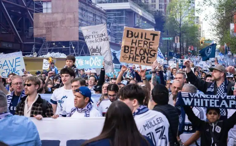 Menestys peittää kaiken alleen – Thomas Müllerin seuran kulisseissa muhii jättikriisi