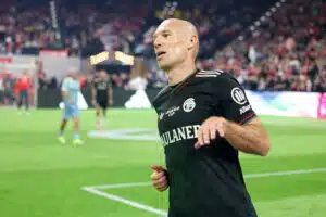 Tilanne eskaloitui hetkessä – tästä Arjen Robben vaikeni