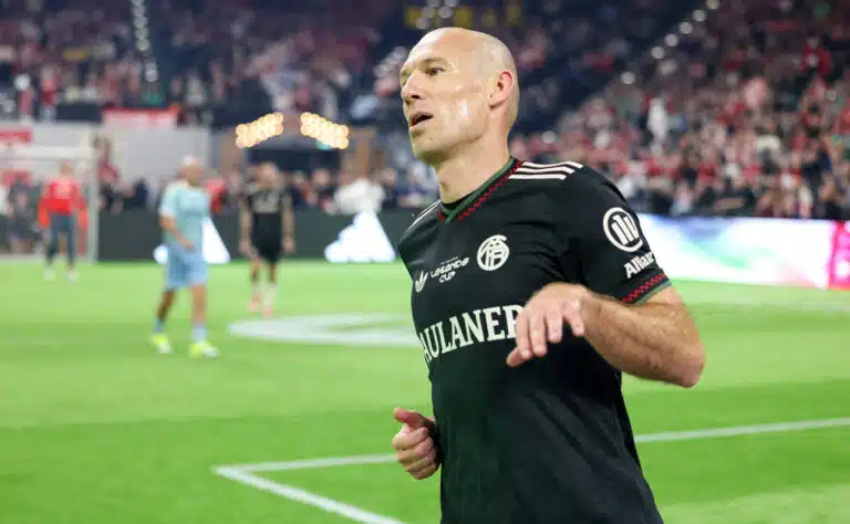 Tilanne eskaloitui hetkessä – tästä Arjen Robben vaikeni