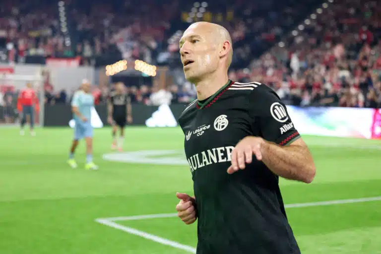 Tilanne eskaloitui hetkessä – tästä Arjen Robben vaikeni