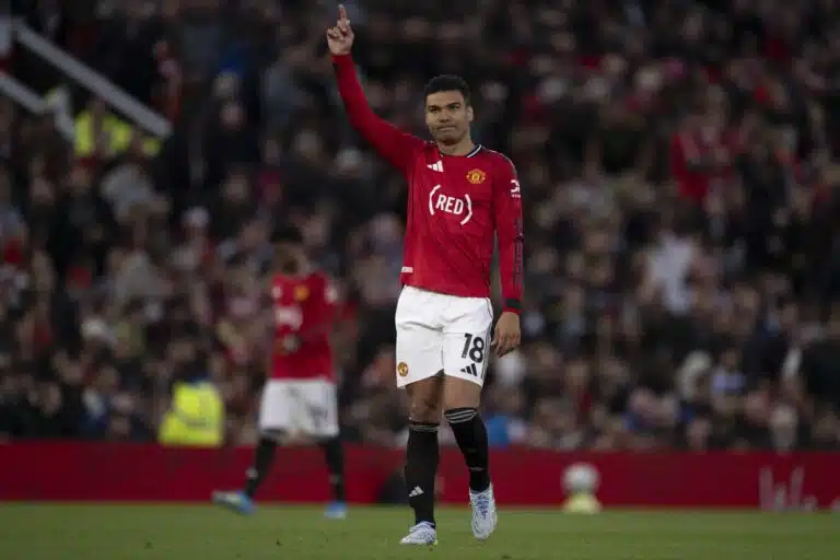 ”Etuovesta” – Casemiro katkoi huhuilta siivet