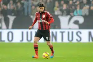 Maailmanmestari jäi ilman seuraa – ratkaisu sai hieraisemaan silmiä