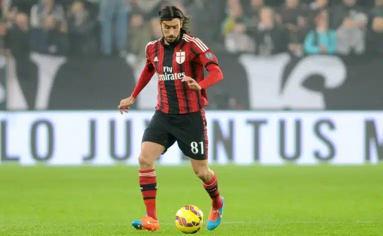 Maailmanmestari jäi ilman seuraa – ratkaisu sai hieraisemaan silmiä