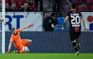 Huuhkaja-vahdin ex-joukkuetoveri avasi kaiken – tarina pohjalta huipulle pysäyttää