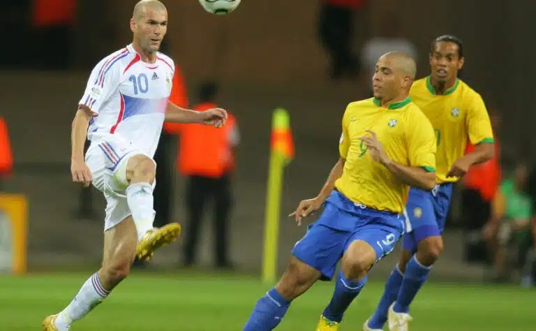 Zidane mursi Brasilian – pukukopissa tapahtui hetki, jota ei ole unohdettu