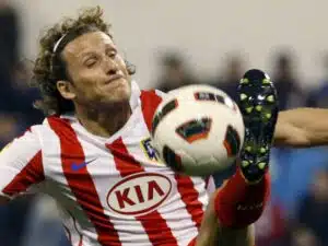 Kohun todellinen syy paljastui – tästä syystä maalinsylkijä kieltäytyi suutelemasta seuransa logoa