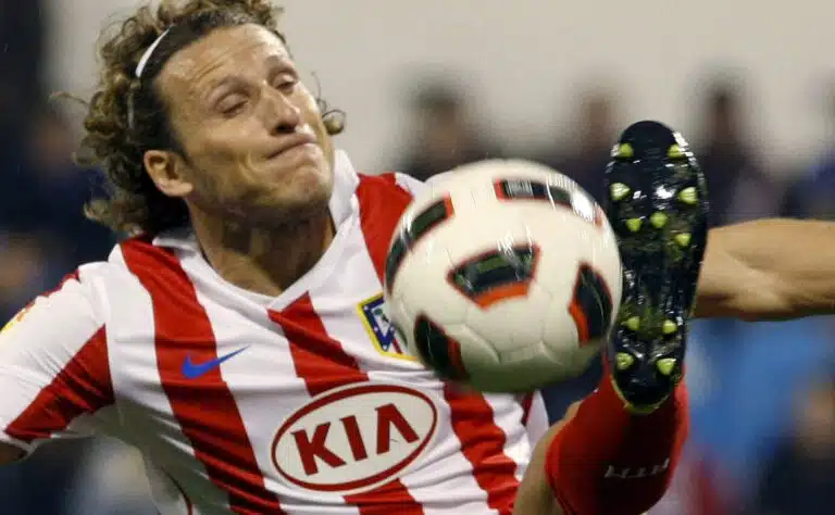 Kohun todellinen syy paljastui – tästä syystä maalinsylkijä kieltäytyi suutelemasta seuransa logoa