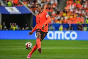Virgil van Dijk sai yllättävän kosijan – jättiseura valmis odottamaan jopa vuoteen 2027