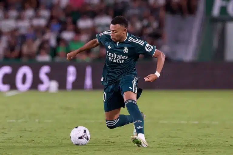 Kylian Mbappé hyvästeli pitkäaikaisen kumppaninsa – Thierry Henryllä oli sormensa pelissä