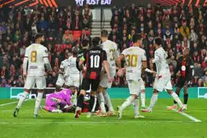 Bournemouth - AC Milan, Mike Maignan vs Tyler Adams