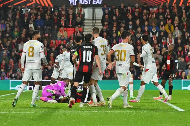 Bournemouth - AC Milan, Mike Maignan vs Tyler Adams