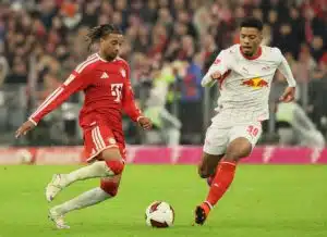 Michael Olise (vas.), Bayern München ja Benjamin Henrichs, RB Leipzig